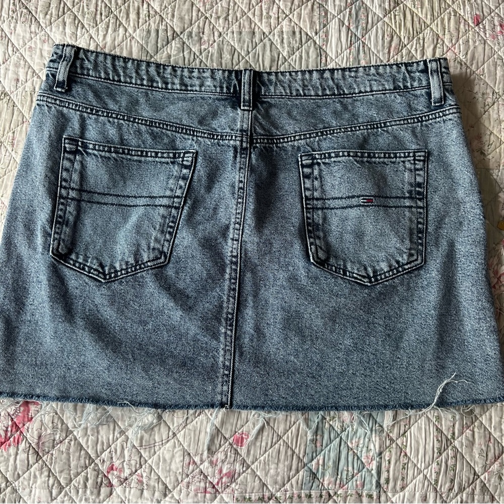 Tommy Hilfiger Denim Acid Wash Embroidered Logo Mini Skirt Size 18 - Picture 5 of 8